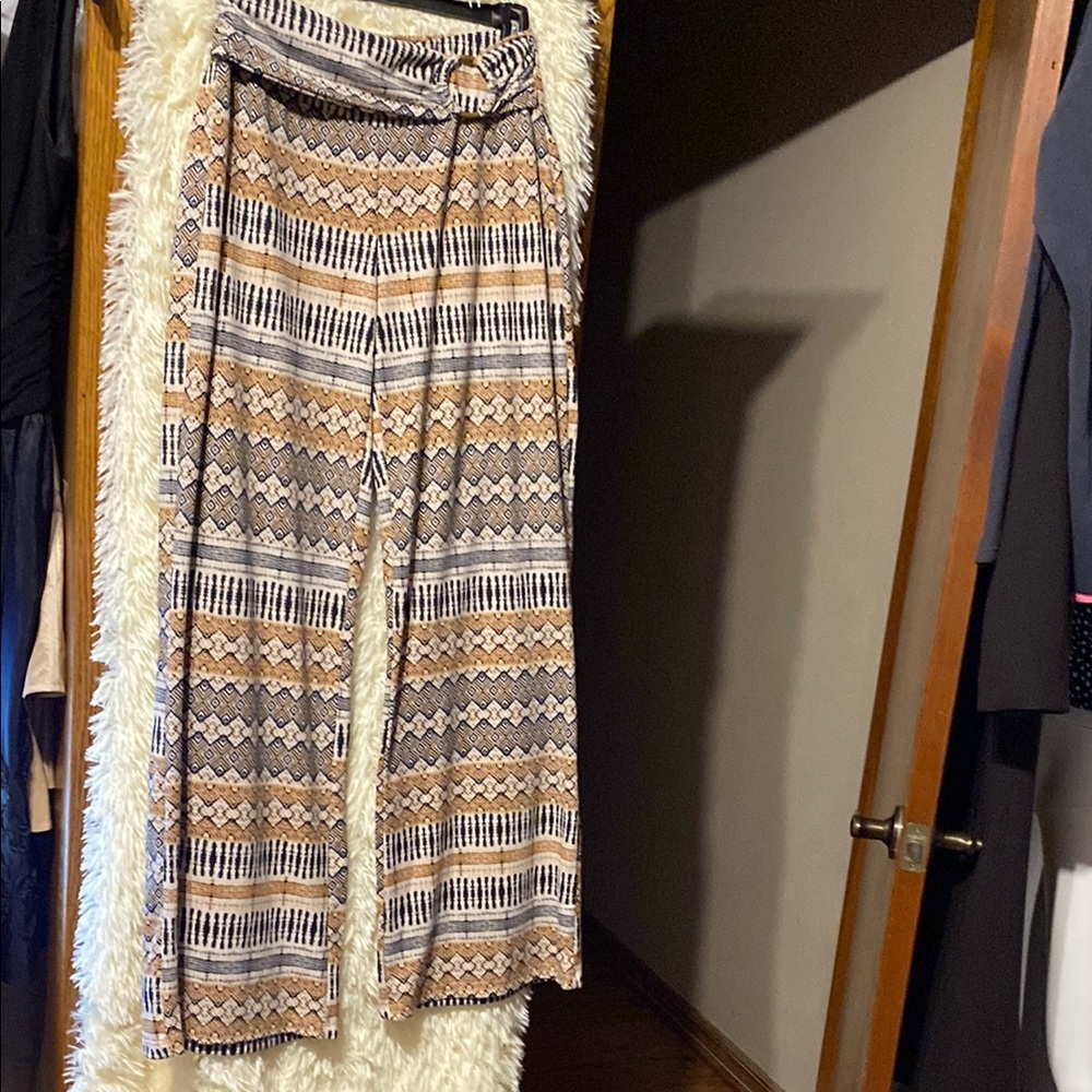 Robert Louis Women’s beige/black/white Palazzo Pants. Size S